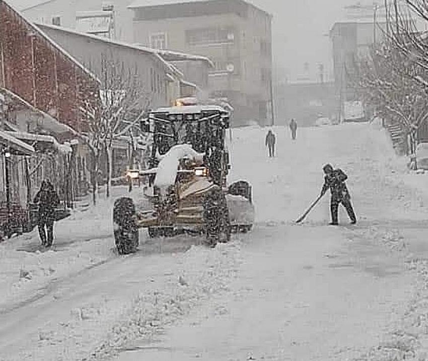 Kar Geri Geliyor, Dik Yamaçlarda Çığ Tehlikesi Var!
