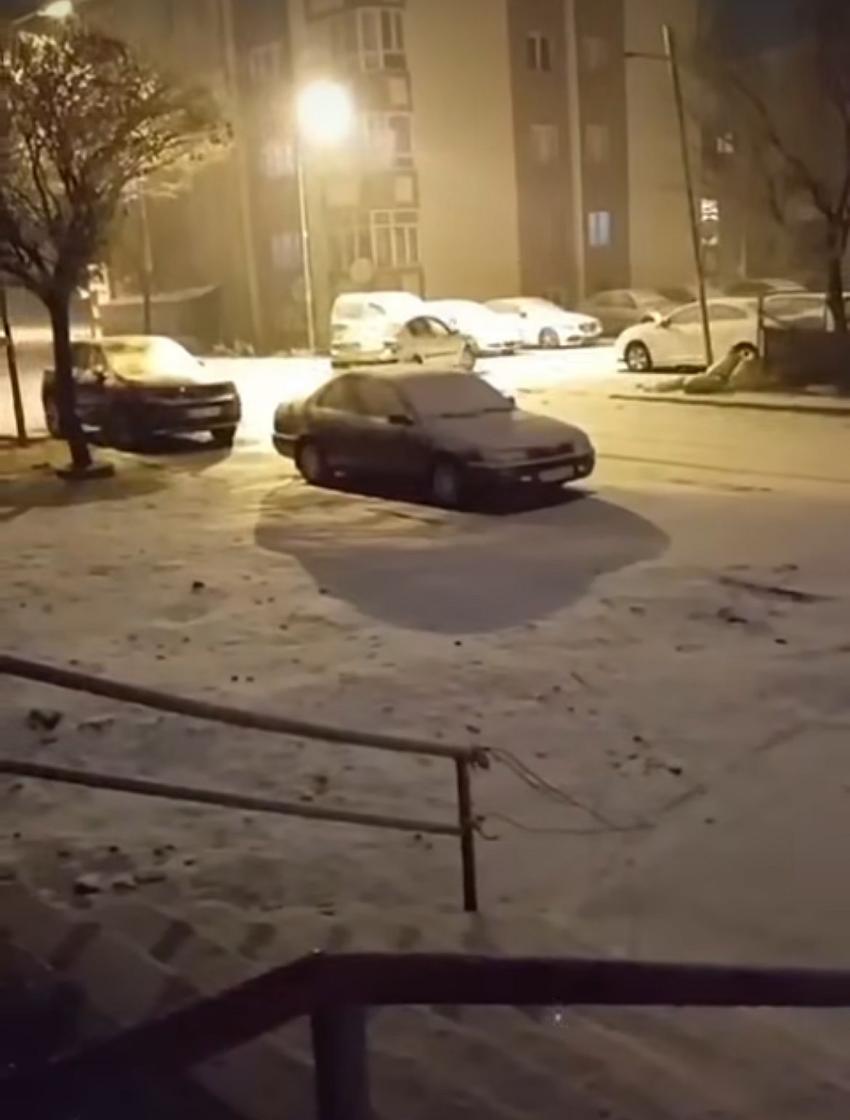 Şehirde Yağmur, İlçelerde Kar Etkili Oldu